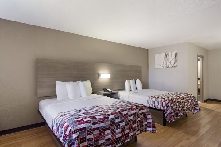 ADA Accessible Deluxe 2 Queen Beds with Roll in Shower (8 of 10)