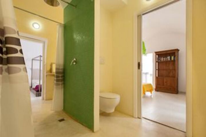Room 2 of 46