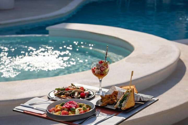 Pool Hotel