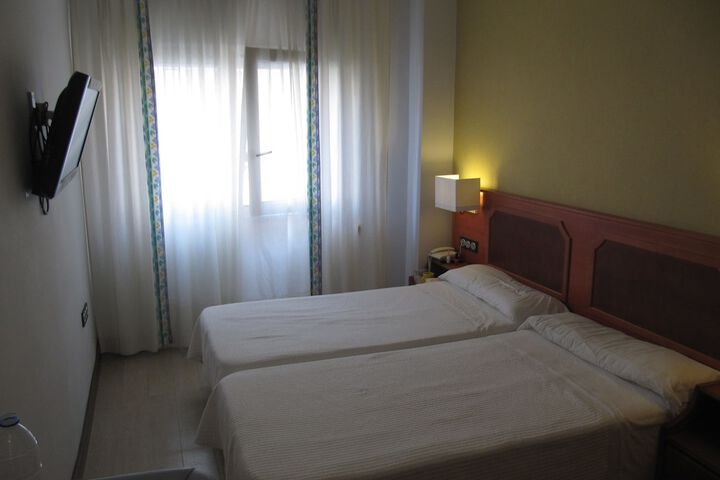 Room 11 of 30