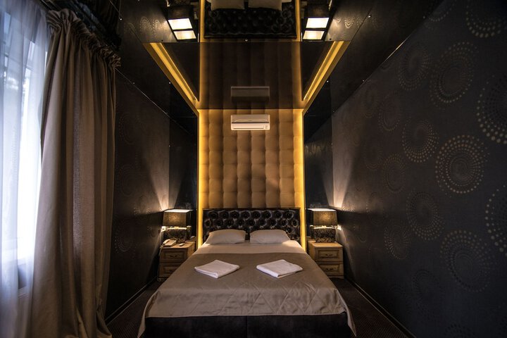 Room 2 of 66