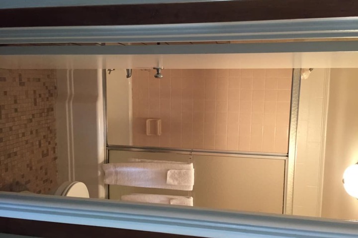 Room 16 of 19