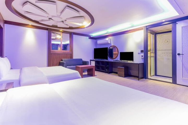 Room 12 of 44