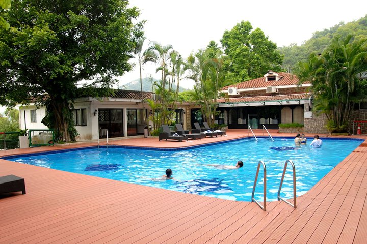 Hotel with Pool