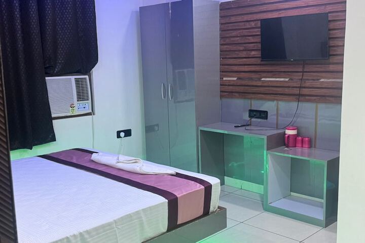 Room 11 of 29