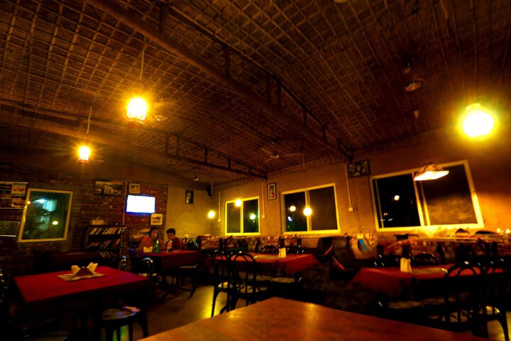 Dining 39 of 63
