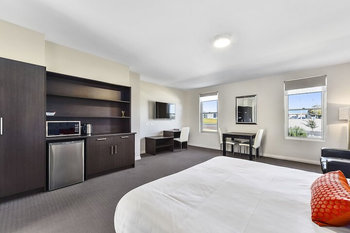 Room 8 of 84
