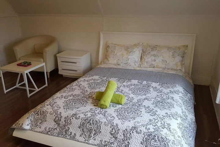 Room 5 of 28
