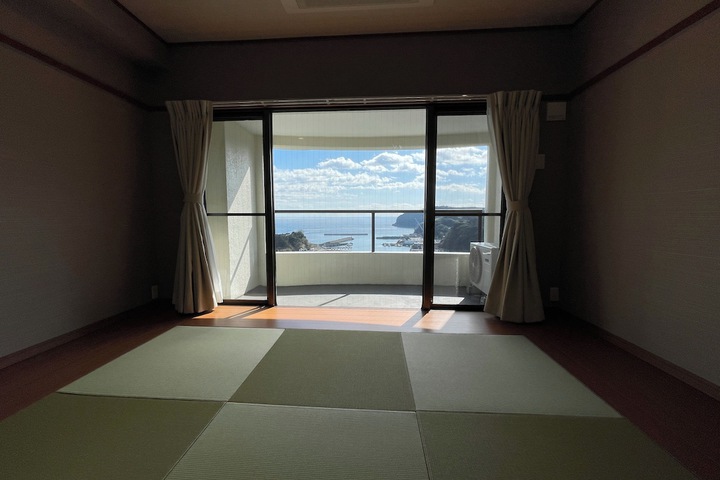 Room 10 of 18