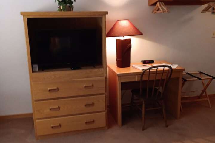 Room 16 of 38