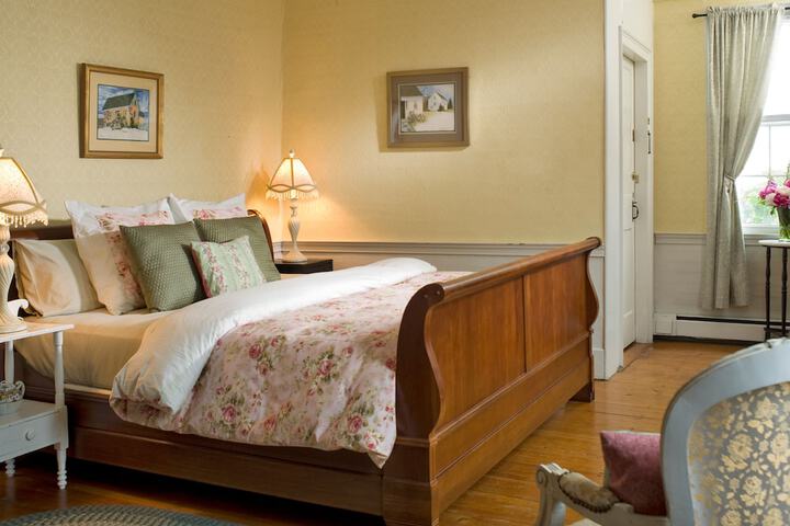 Room 3 of 27