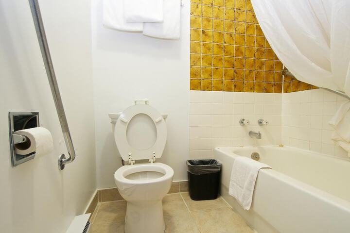 Room 15 of 23