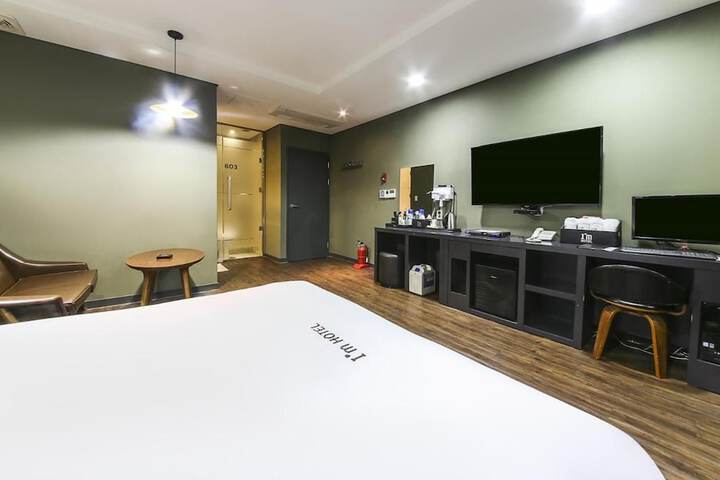 Room 19 of 48
