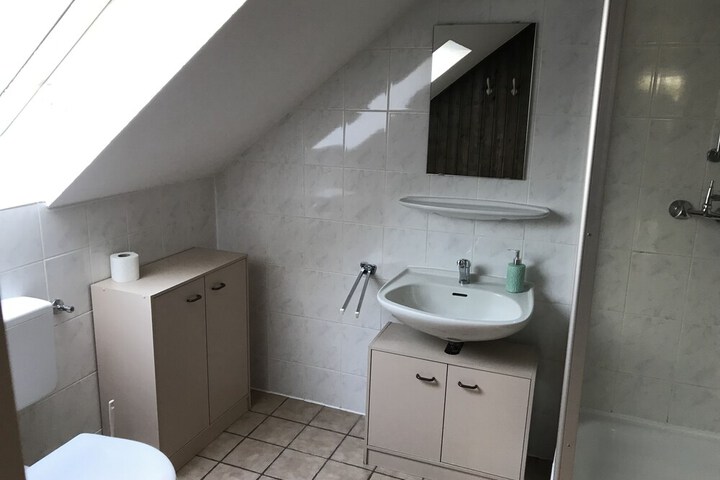 Room 93 of 117