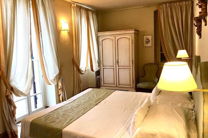 Room 15 of 53