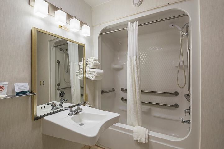 1 Double Bed Accessible (1 of 18)