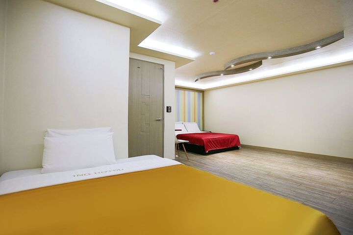 Room 33 of 52