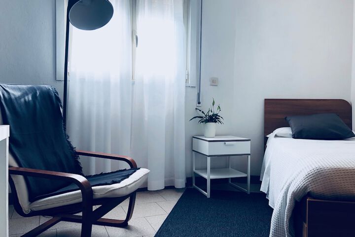 Room 13 of 76