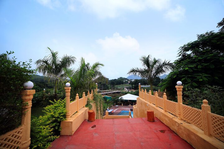 Hotel Exterior 45 of 48