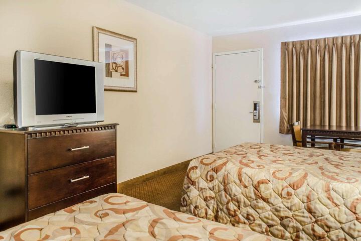 2 Double Beds (2 of 15)