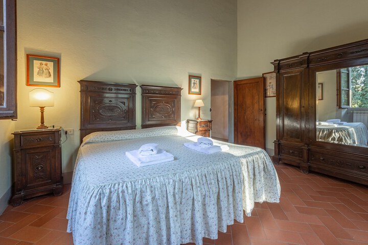 Room 18 of 196