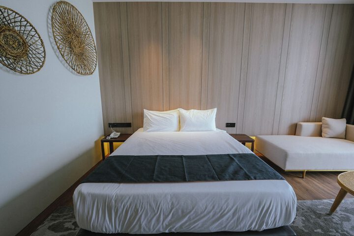 Room 5 of 33