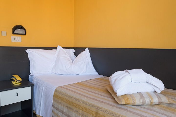 Room 14 of 37