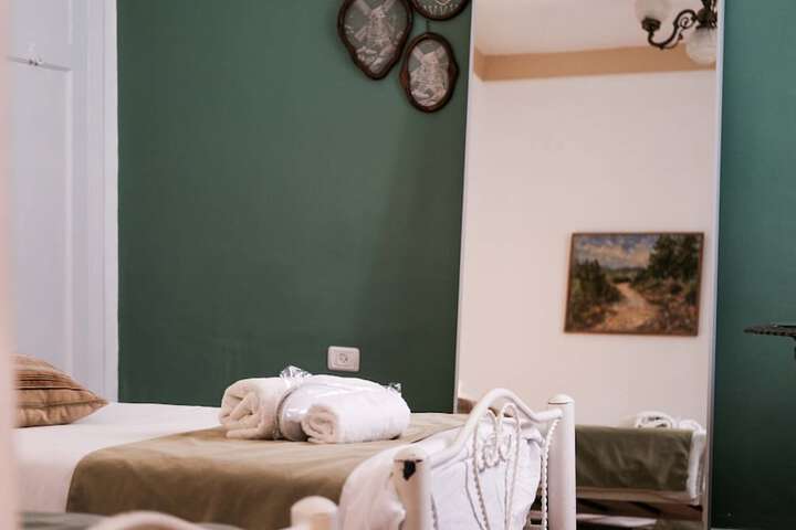 Room 53 of 166