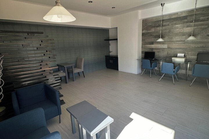 Business Center 17 of 19