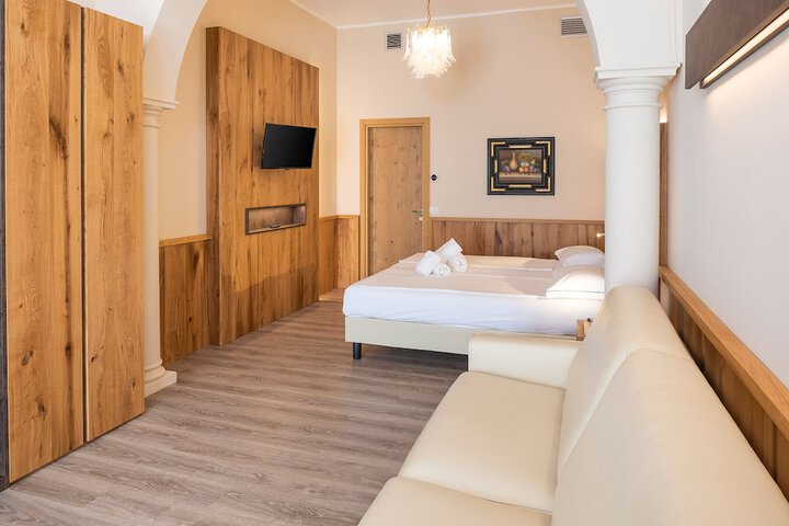 Room 10 of 72