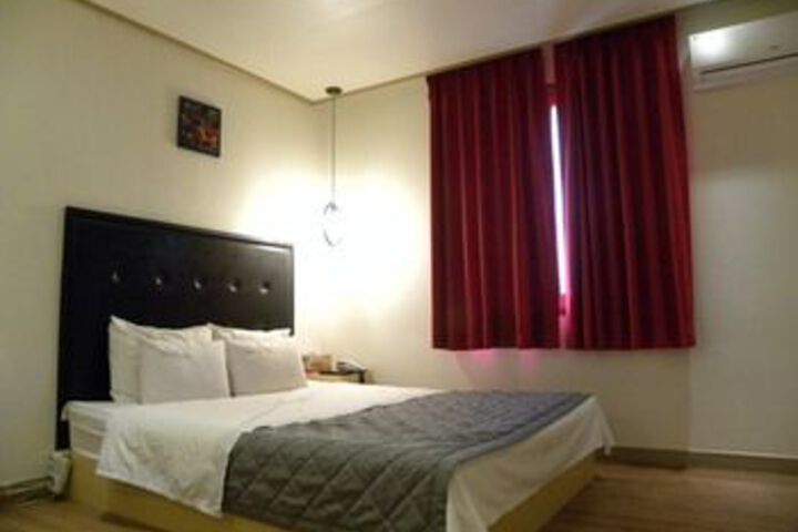 Room 26 of 53