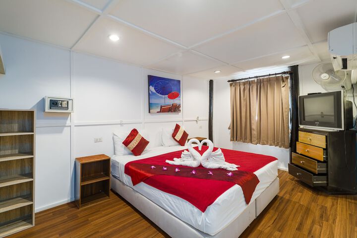Room 12 of 40