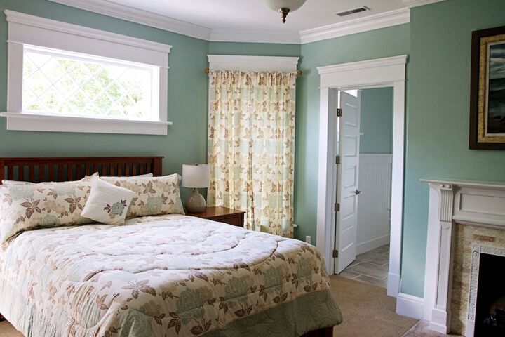 Room 8 of 33