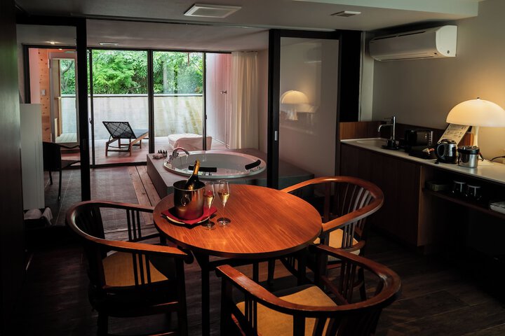 Room 11 of 25