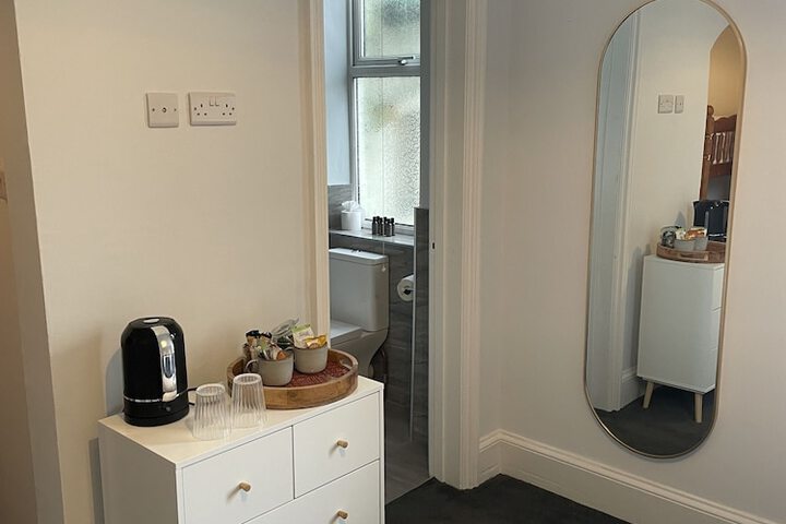 Room 8 of 93