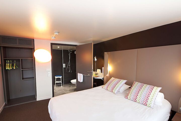 Room 16 of 44