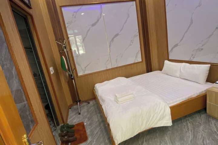 Room 9 of 26