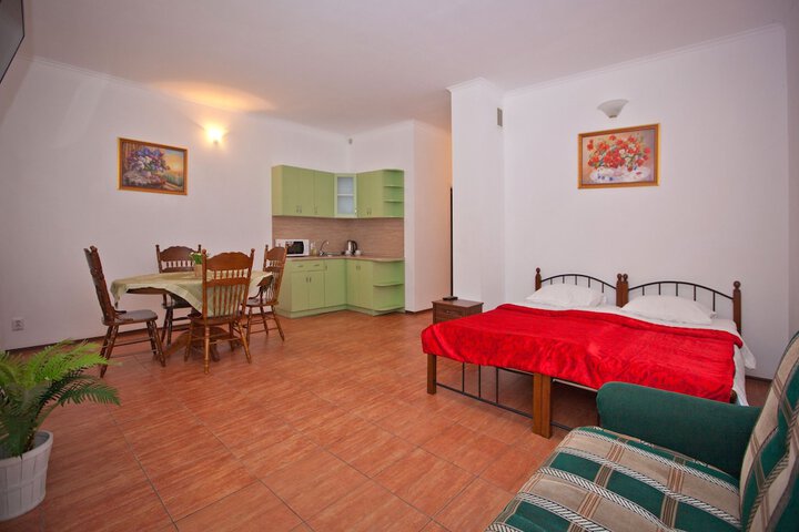 Room 30 of 46