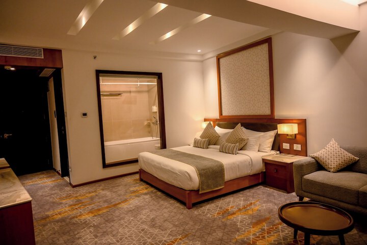 Room 28 of 63