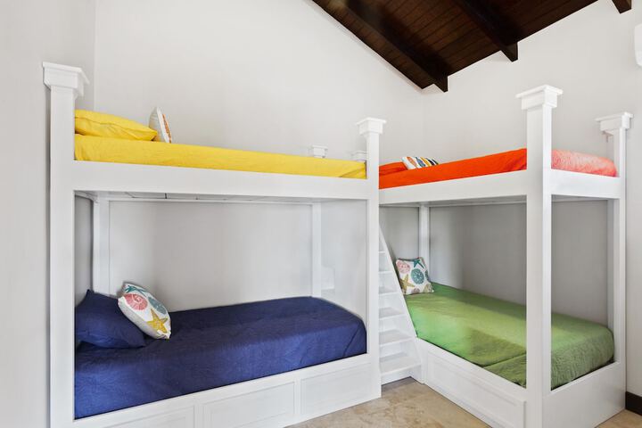 Room 9 of 179