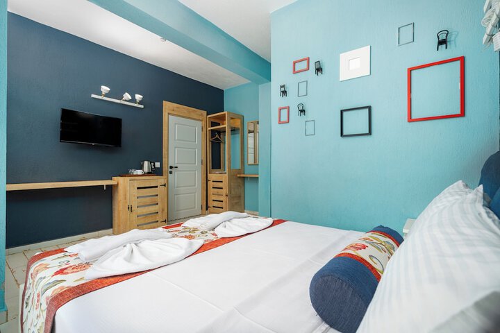 Room 12 of 48
