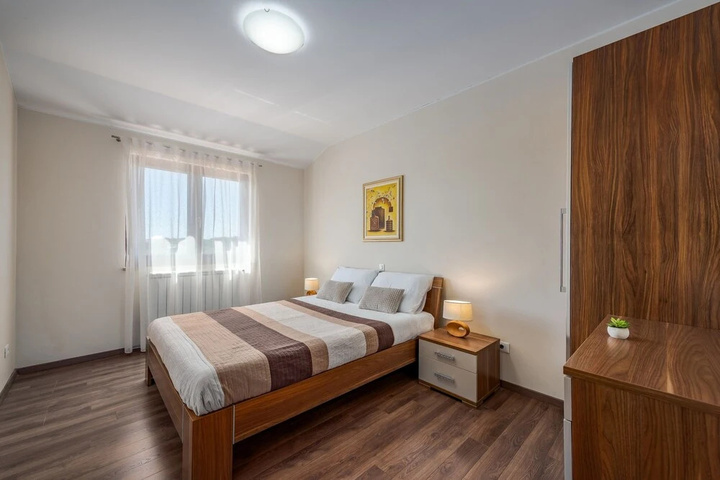 Room 3 of 18