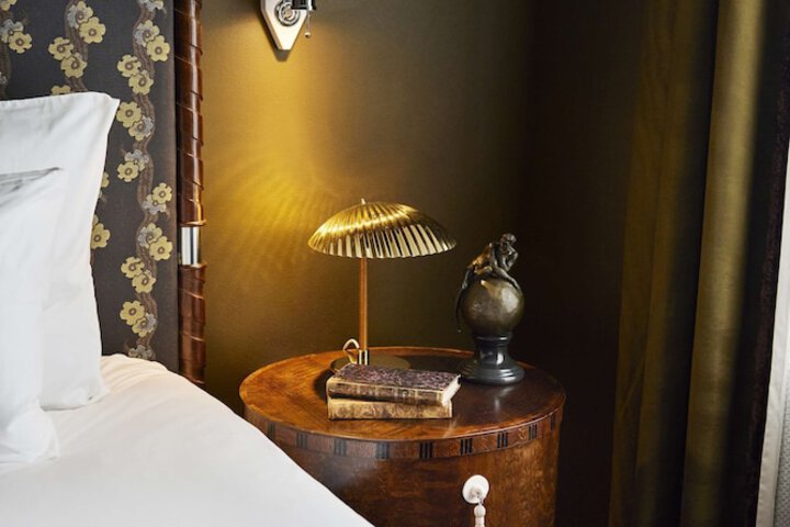 Room 40 of 146