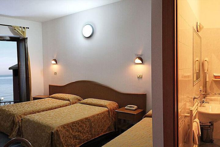 Room 23 of 100