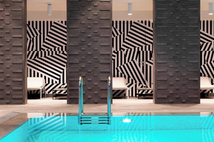Hotel Pool
