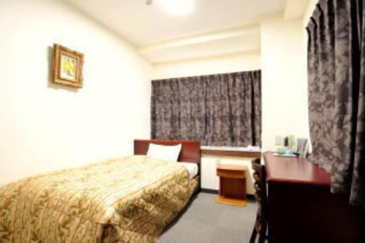 Room 11 of 25