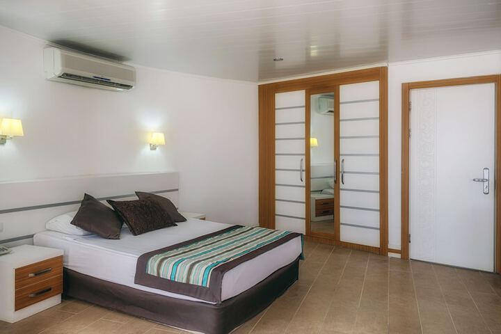 Room 9 of 101