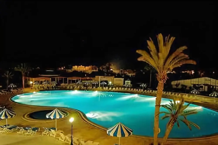 Hotel with Pool