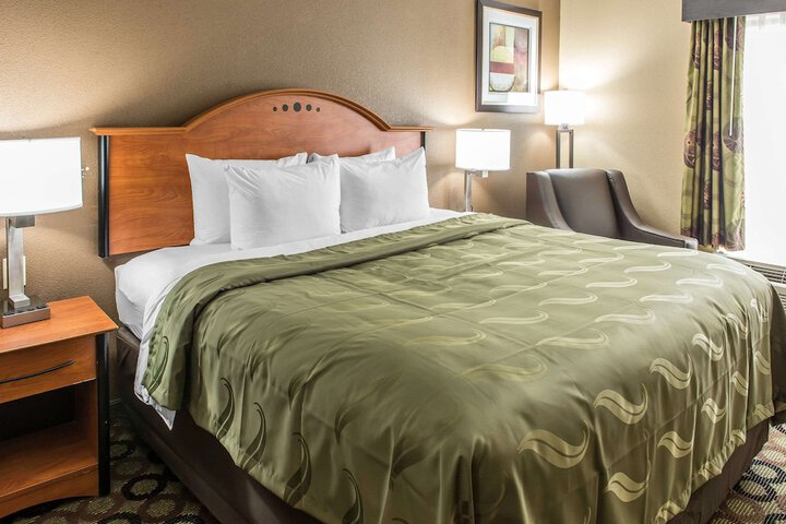 1 King Bed (1 of 15)