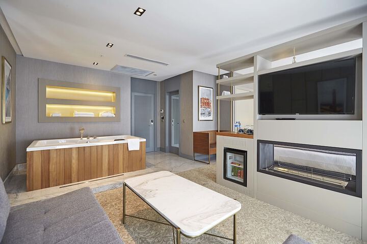 Room 21 of 76
